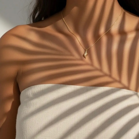 The Coconut Collective Gold Plated Conch Shell Necklace NWT! - Picture 2 of 4